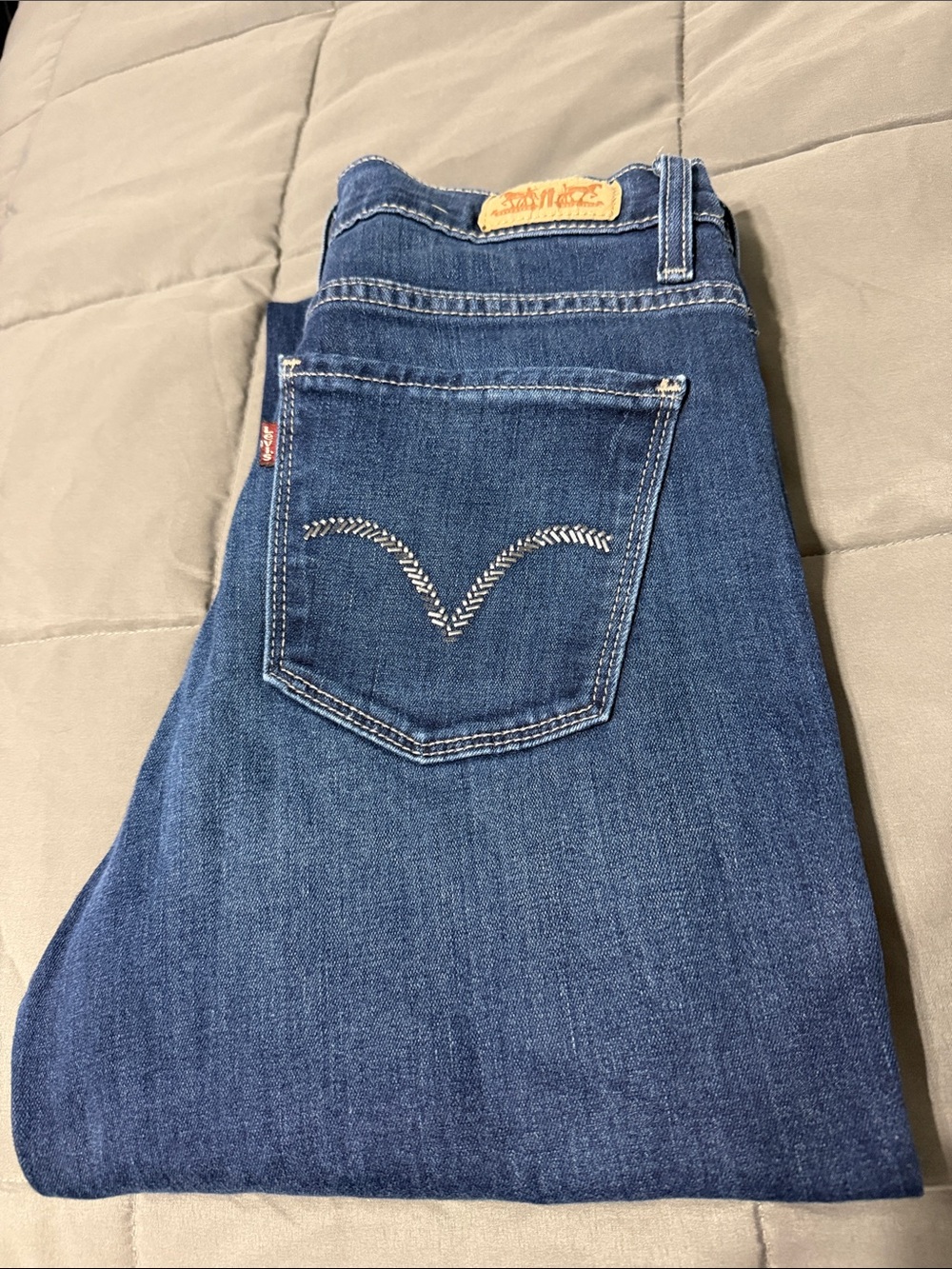 Levi’s Perfectly Slimming jeans. 512 skinny. Size 10M